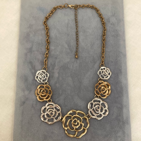 Camellia silver and gold necklace - Picture 2 of 15